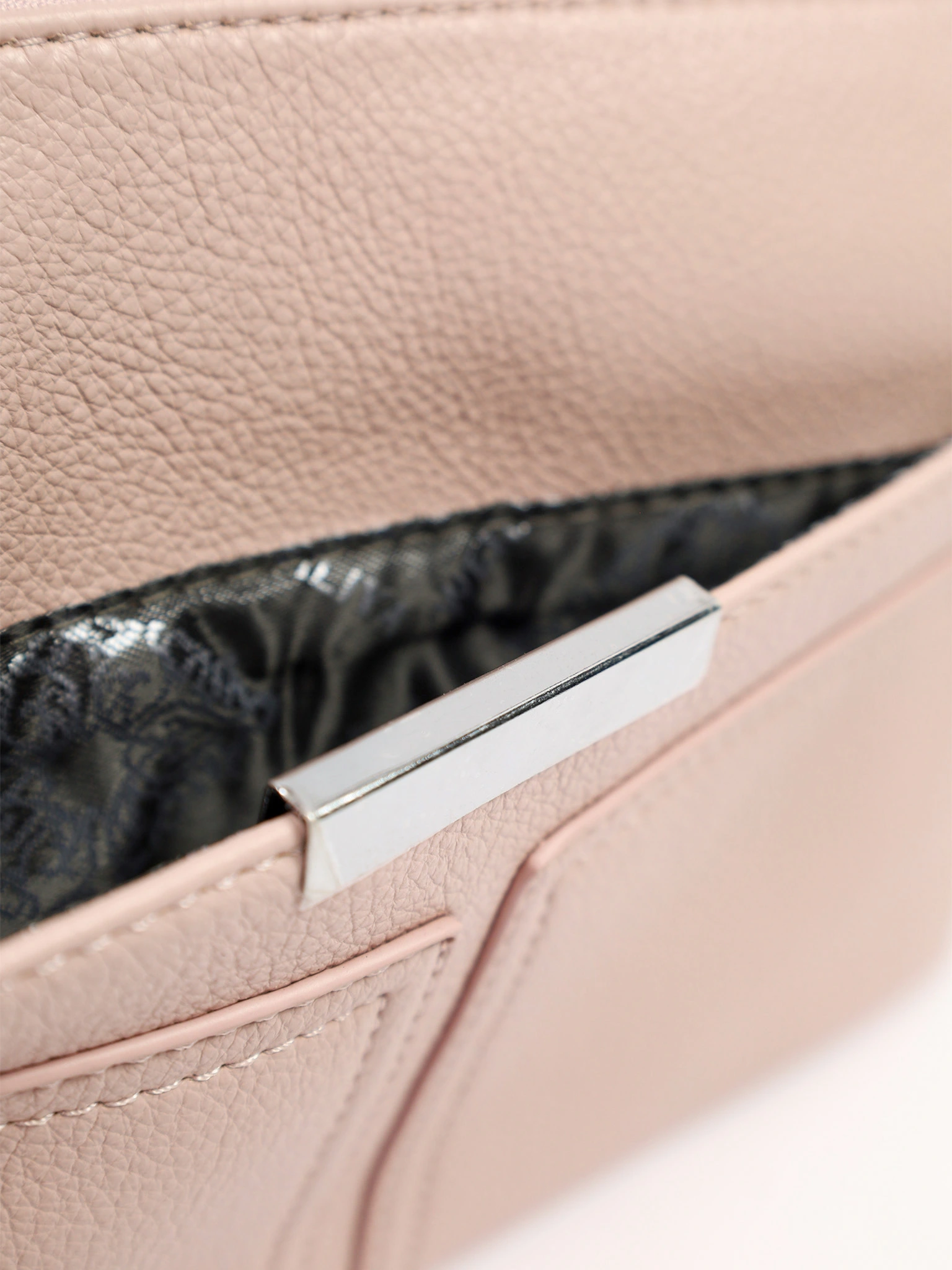 Сумка-кроссбоди со съемной ручкой в ассортименте